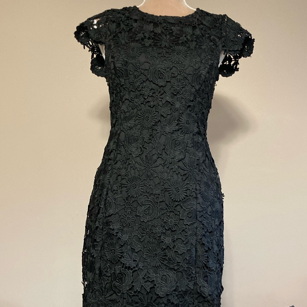 Lulus size Medium - Elegant Black Lace Dress with open back
